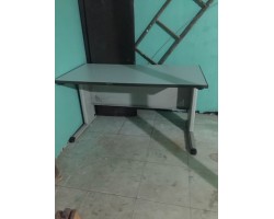 Thanh Lý Bàn Làm Việc 1m4 Chân Sắt